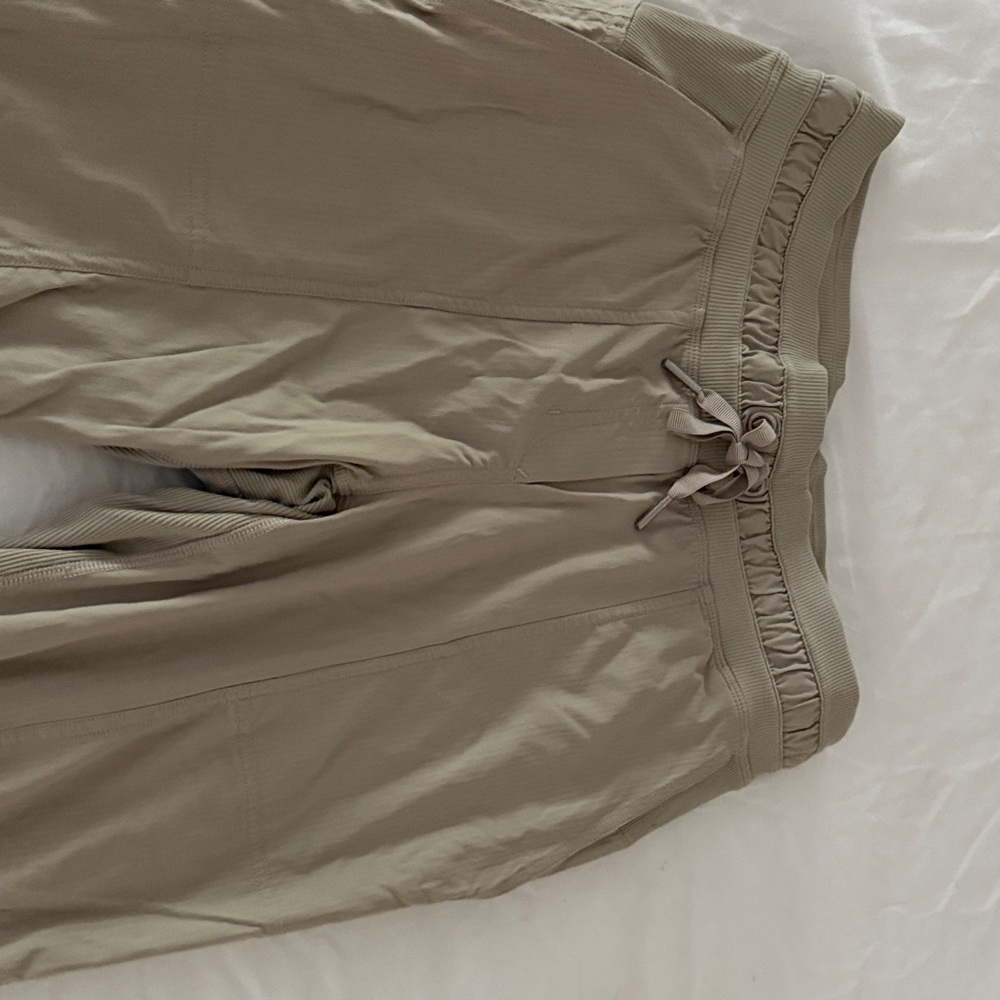 lululemon athletica Women’s Beige Joggers